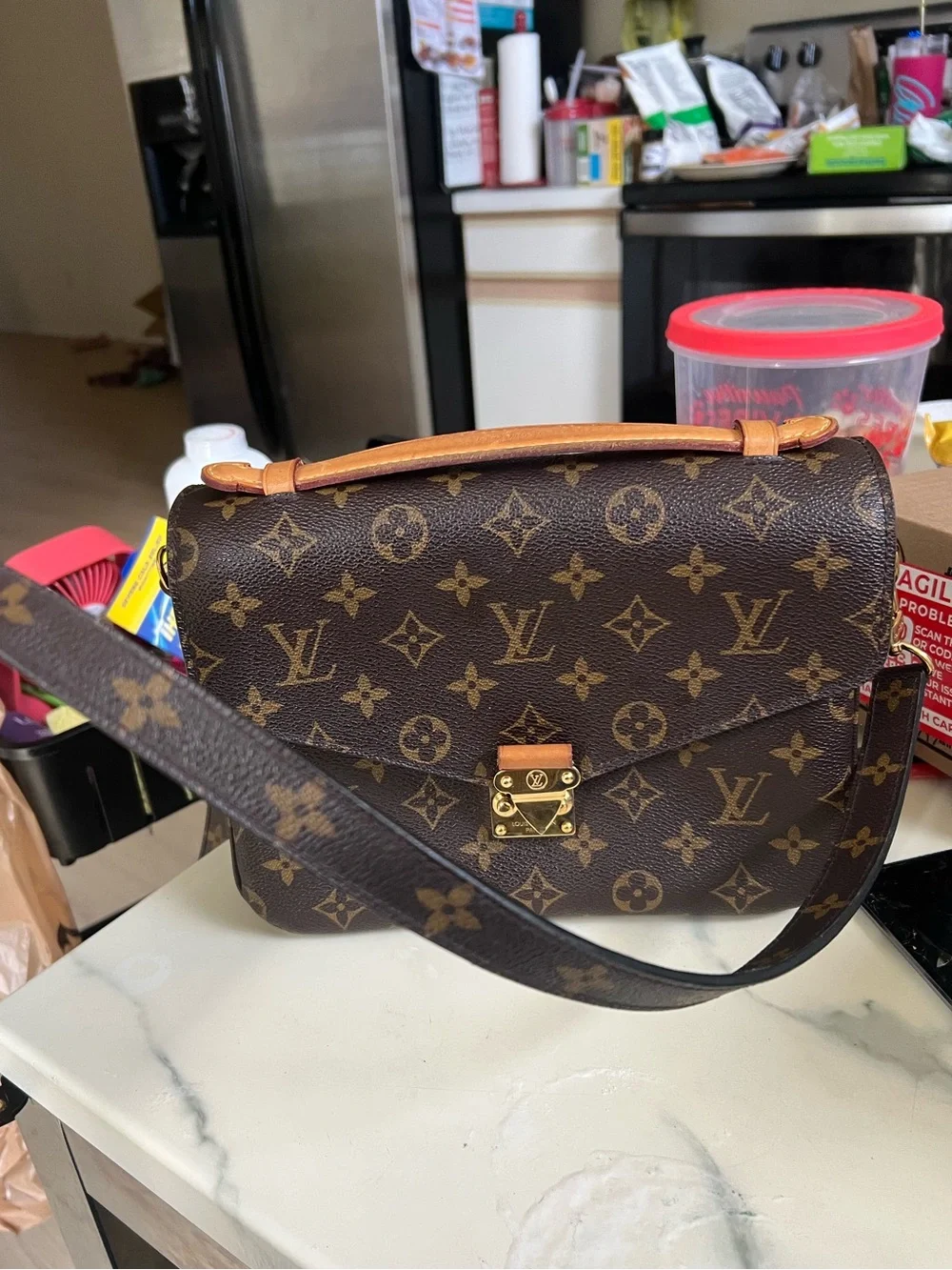 100% Authentic Louis Vuitton Pouchette Metis in monogram canvas